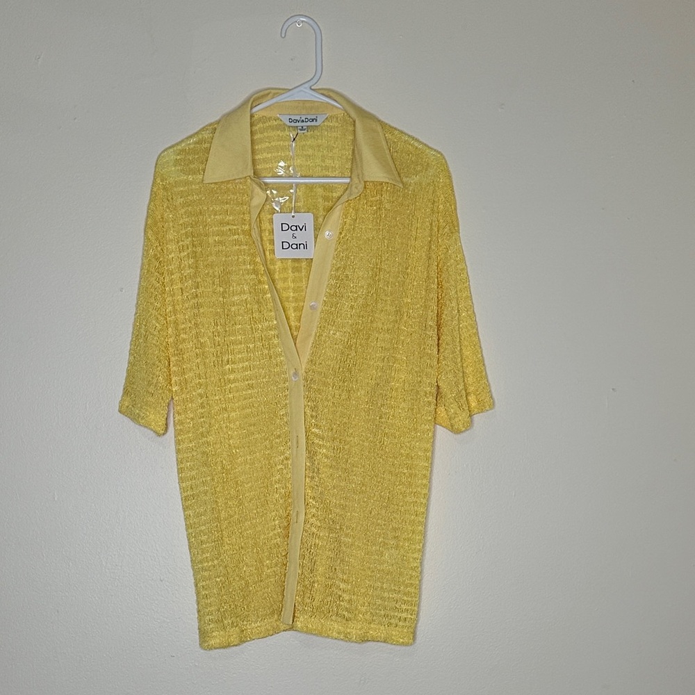 DAVI & DANI Yellow Textured Blouse